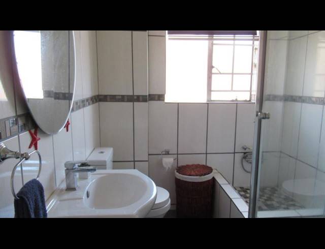 2 BEDROOM TOWNHOUSE FOR SALE IN CASTLEVIEW
